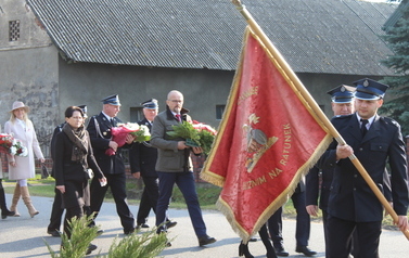 Delegacje z pocztami sztandarowymi