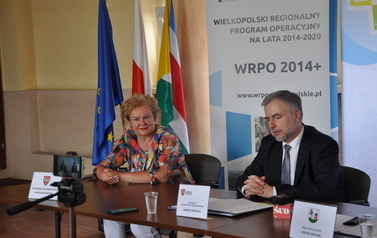Marszałek Wojew&oacute;dztwa Wielkopolskiego z radną wojew&oacute;dztwa wielkopolskiego