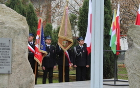 Poczty sztandarowe przy Pomniku Ofiar, Represji i Walki o Wolność