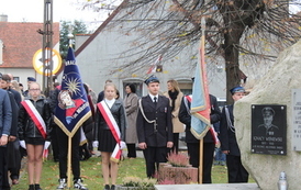 Poczty sztandarowe przy Pomniku Ofiar, Represji i Walki o Wolność