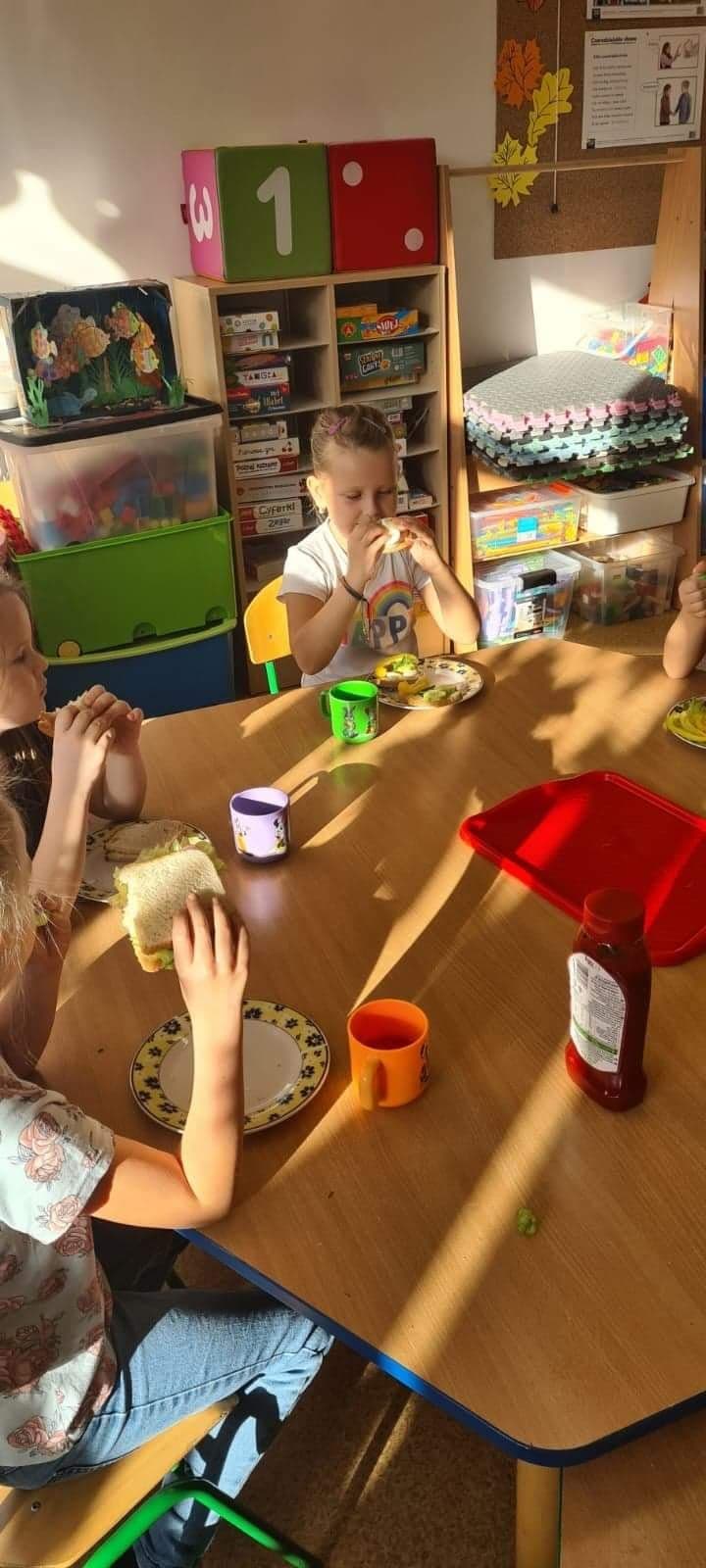 Ogólnopolski Projekt Edukacyjny „Wyzwania Teodora” w&nbsp;Zespole Szkół im. Ks. Michała Przywary i&nbsp;Rodziny Salomonów- dzieci przygotowują posiłki