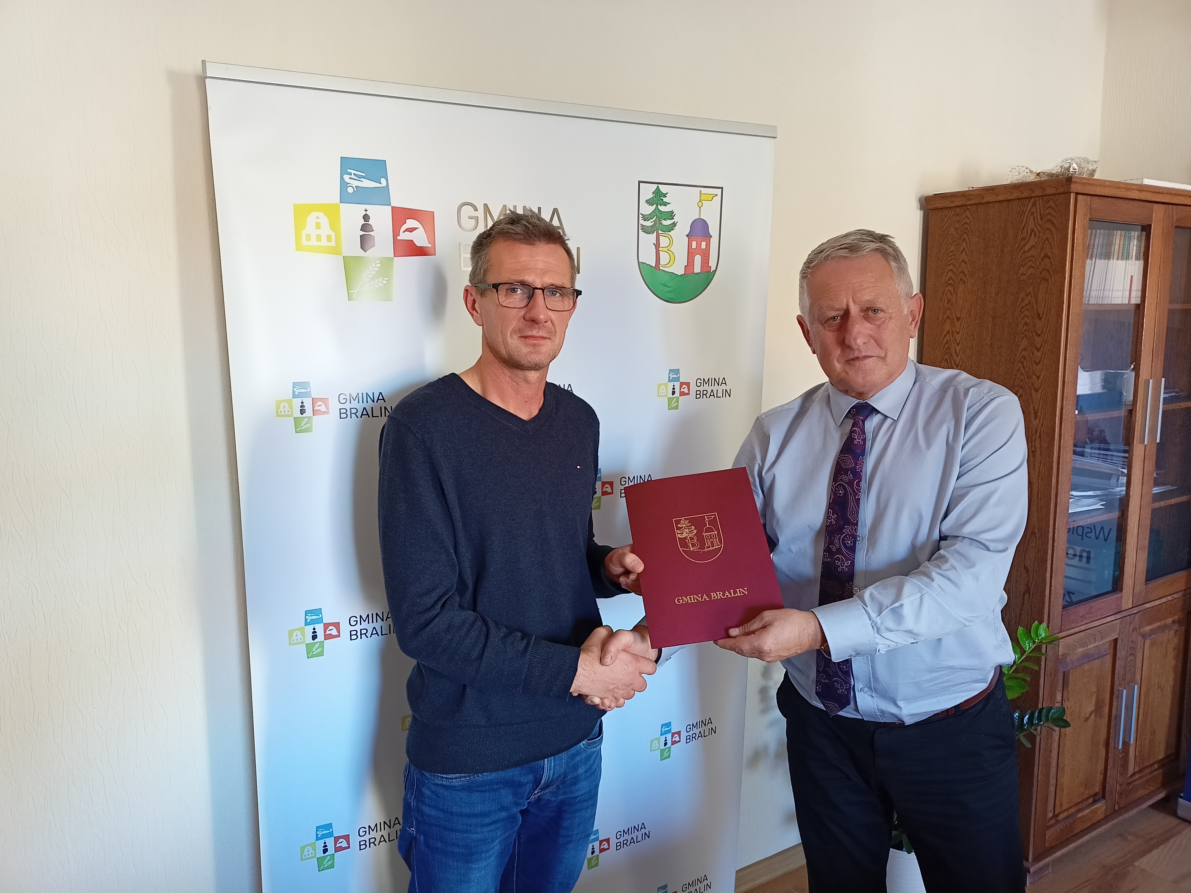 Wójt gminy Bralin Piotr Hołoś i Daniel Heising Wójt gminy Bralin Piotr Hołoś i Daniel Heising