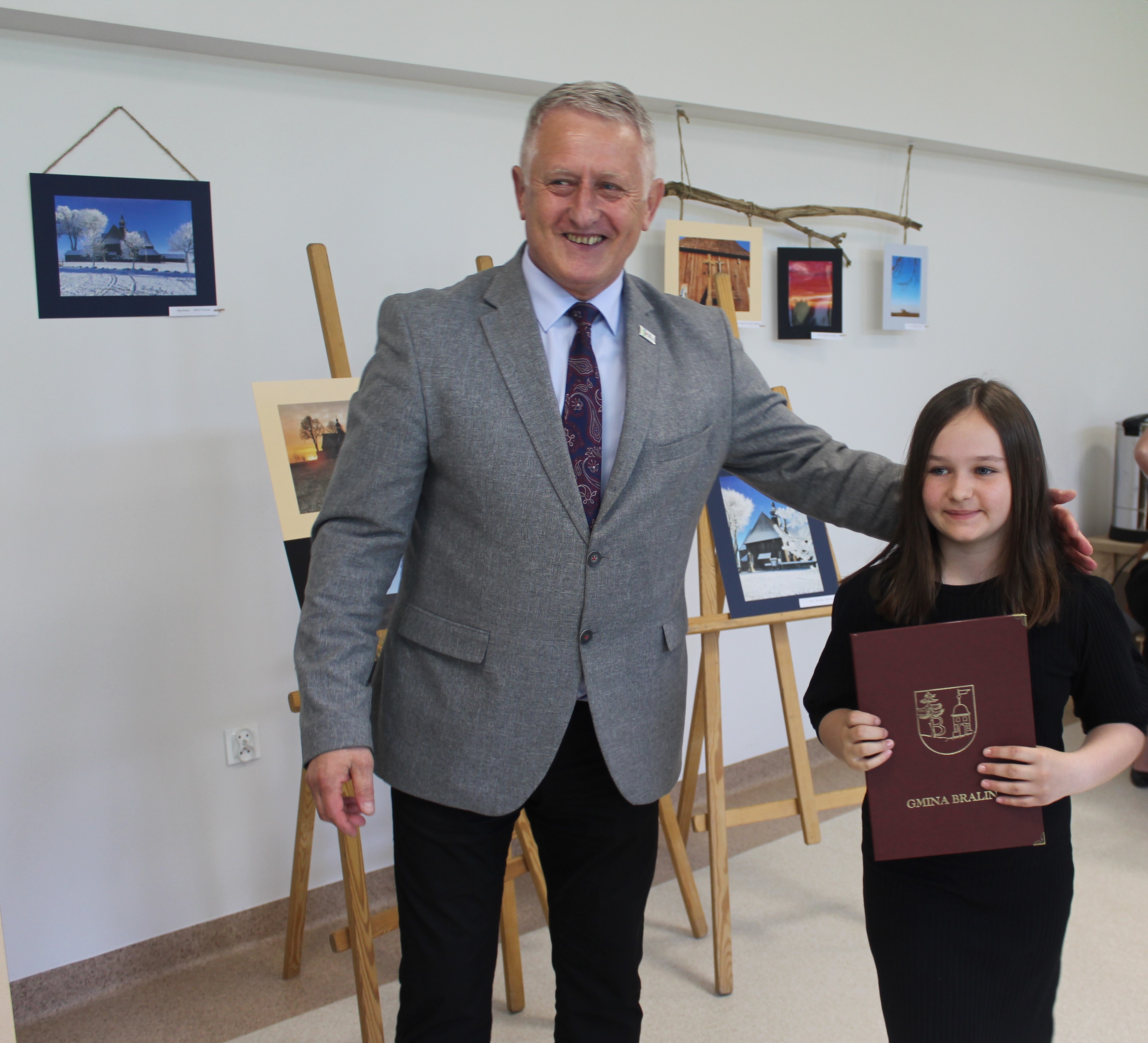 Wójt gminy z Wiktorią Mikołajczyk Wójt gminy z Wiktorią Mikołajczyk