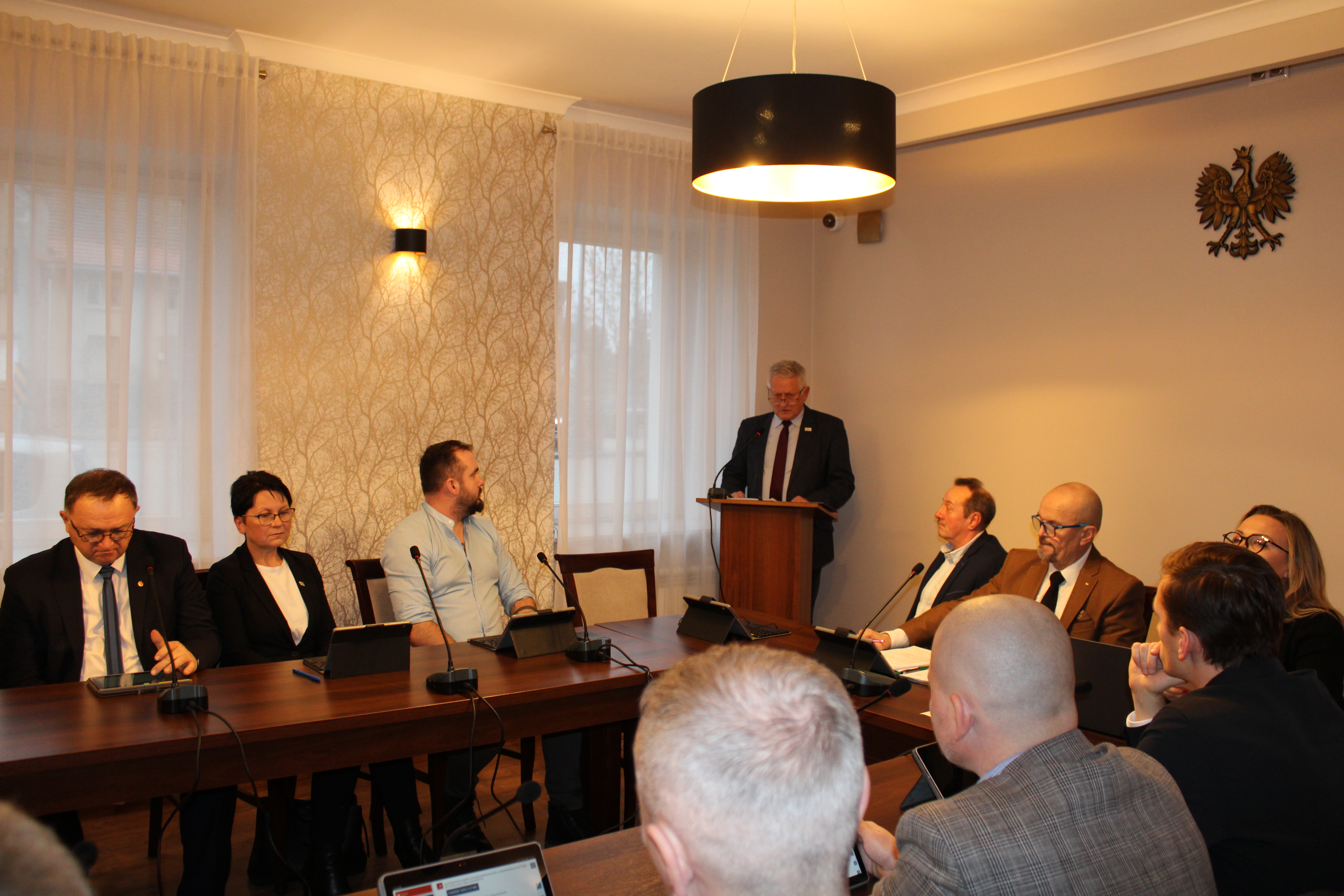 Sesja Rady Gminy Bralin, w&oacute;jt gminy z&nbsp;radnymi