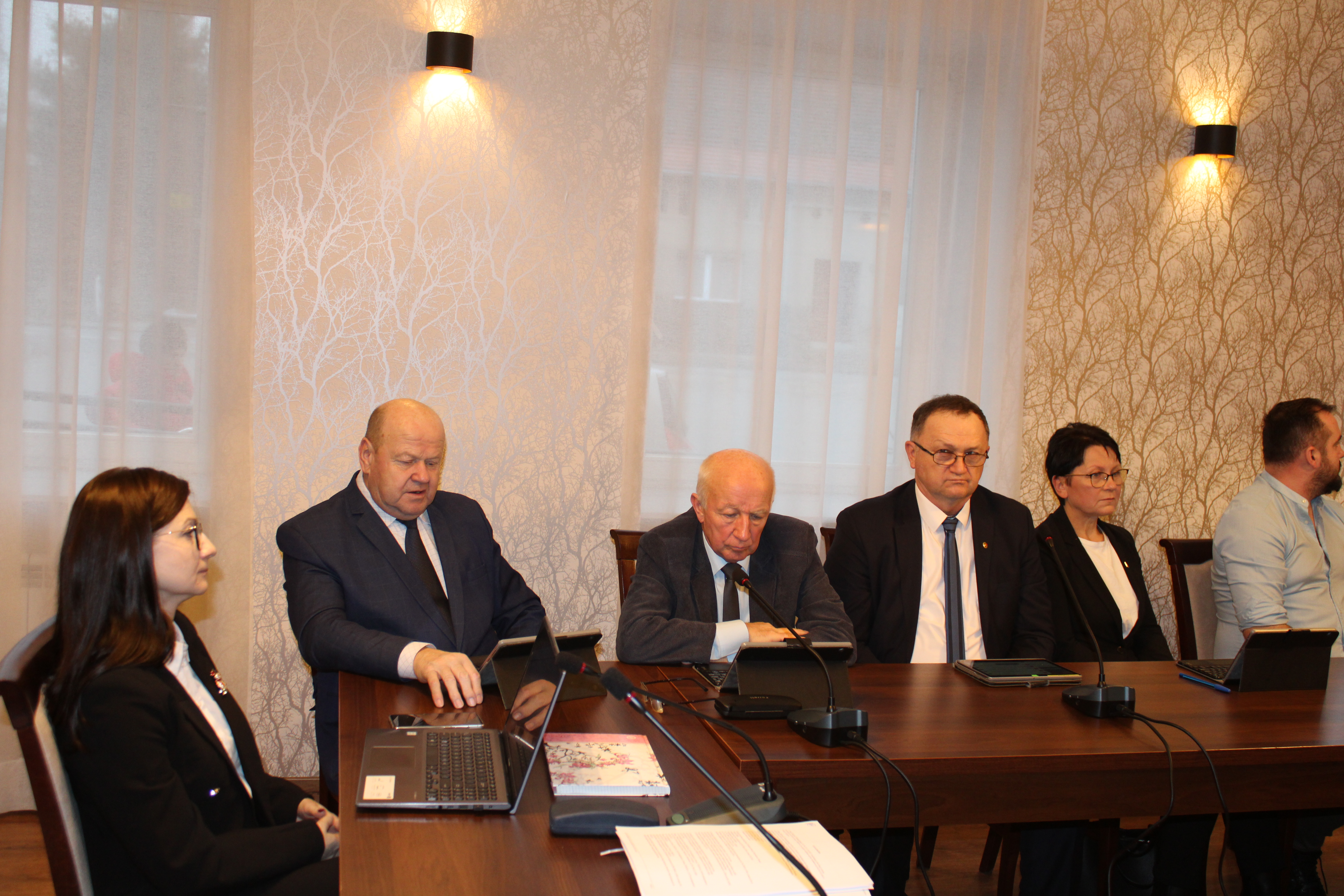 Sesja Rady Gminy Bralin, radni 