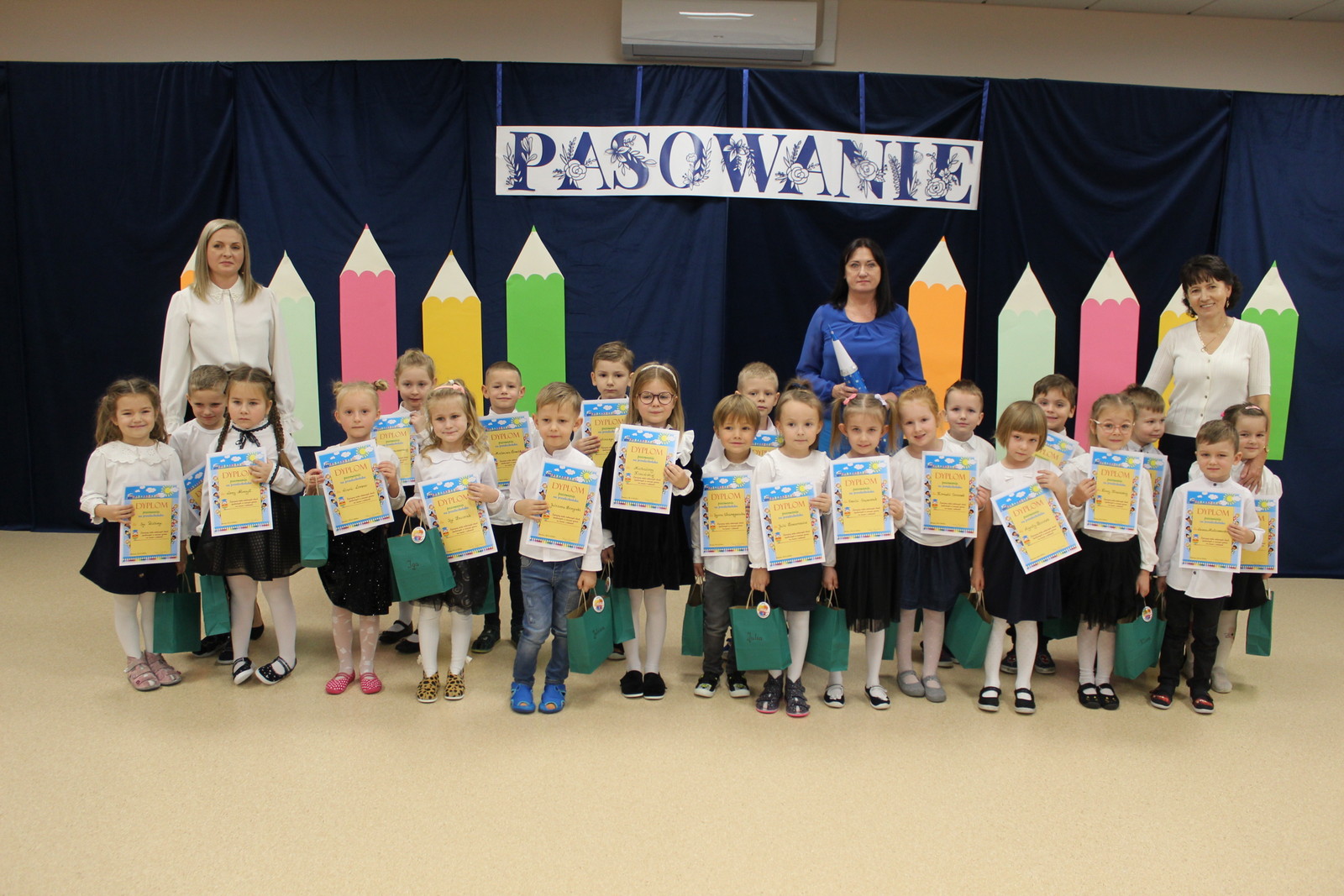 Pasowanie na&nbsp;Starszak&oacute;w, grupa Tulipanki