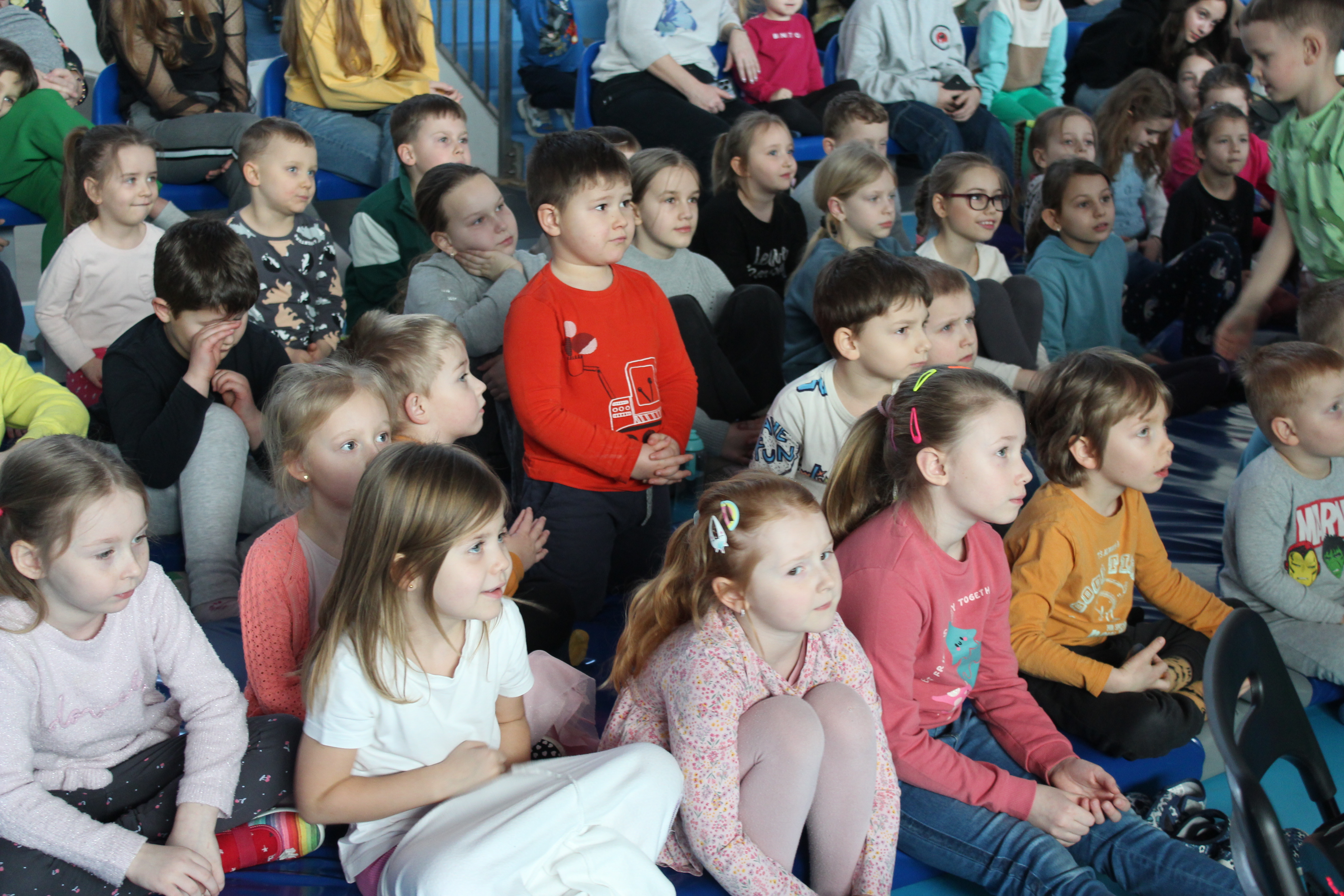 Teatr Lalek w bralińskiej hali sportowej