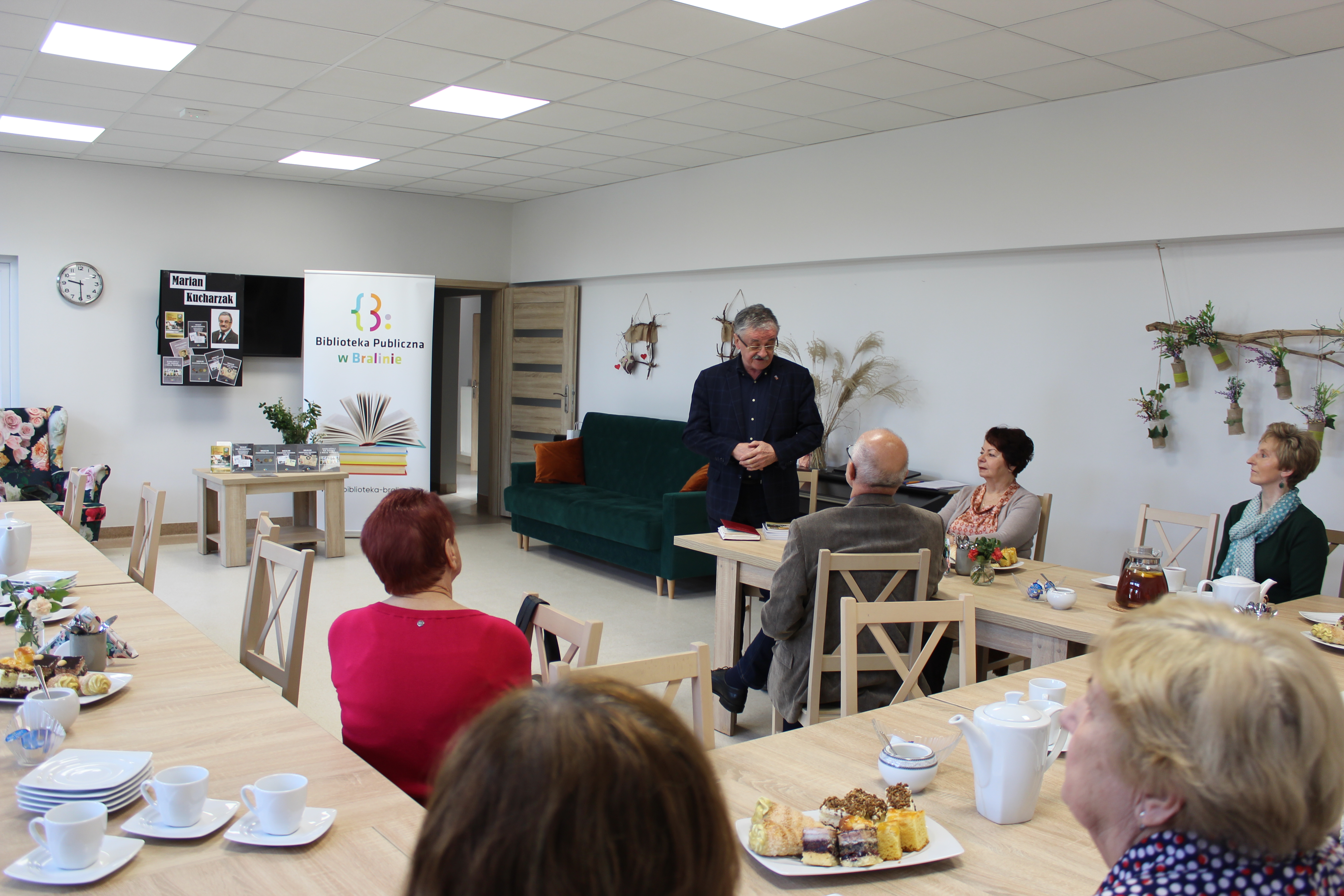 Spotkanie autorskie z&nbsp;Marianem Kucharzakiem w&nbsp;Klubie Senior + w&nbsp;Bralinie