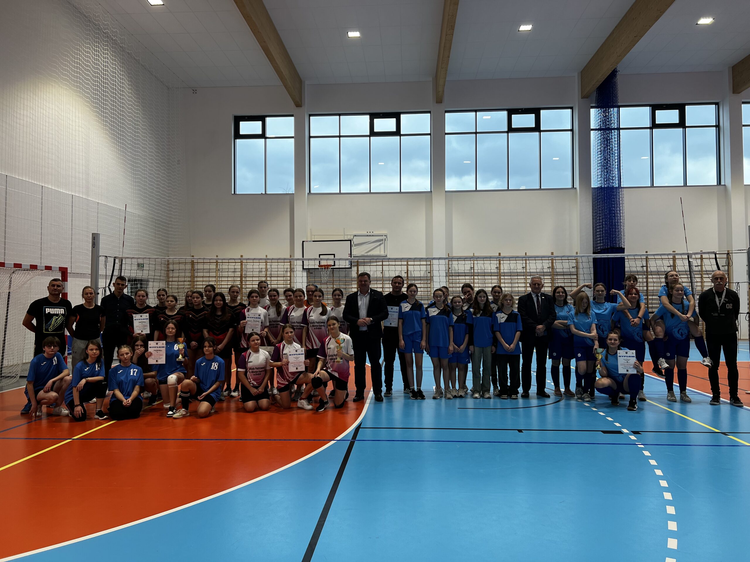 Mistrzostwa Powiatu w&nbsp;Piłce Siatkowej na&nbsp;hali sportowej w&nbsp;Bralinie