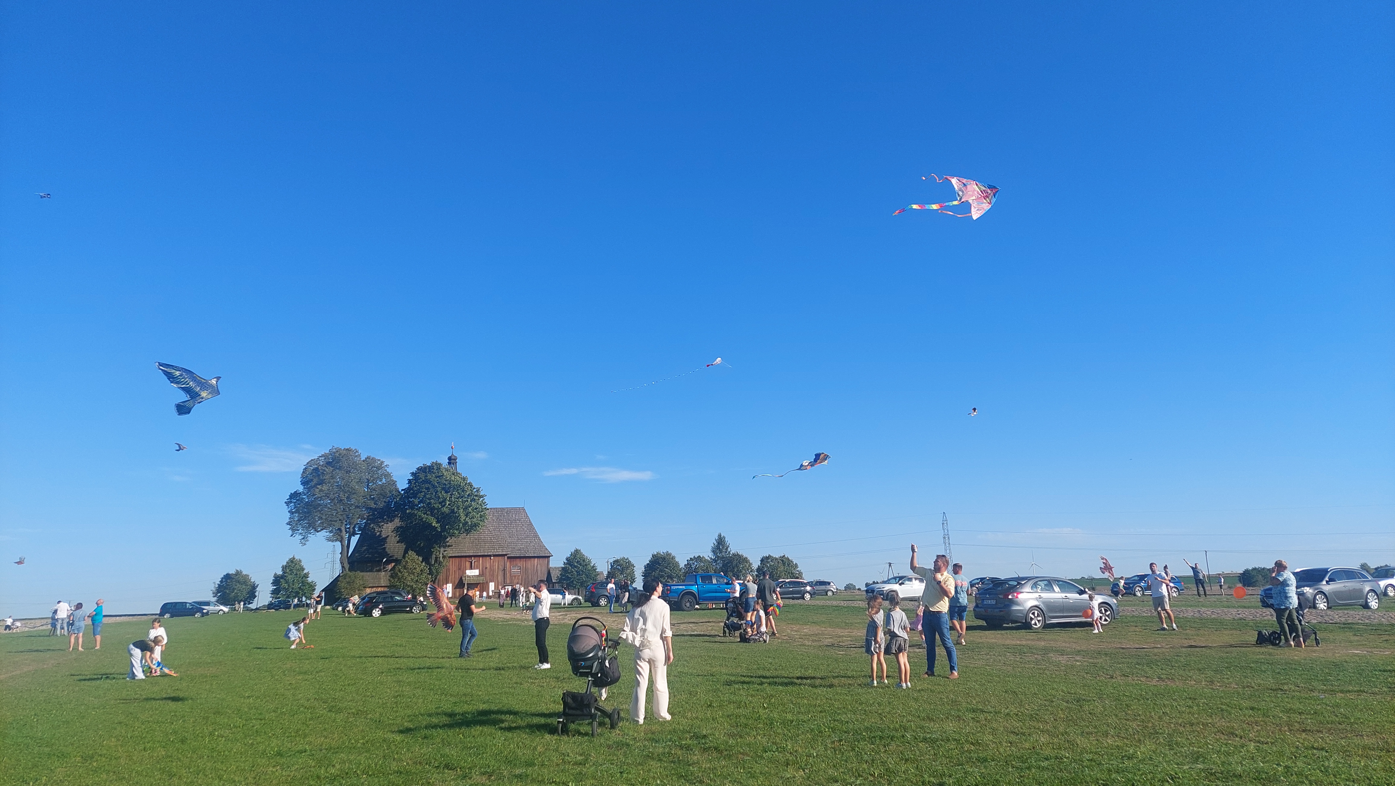 Święto Latawca, latawce na&nbsp;tle P&oacute;lka