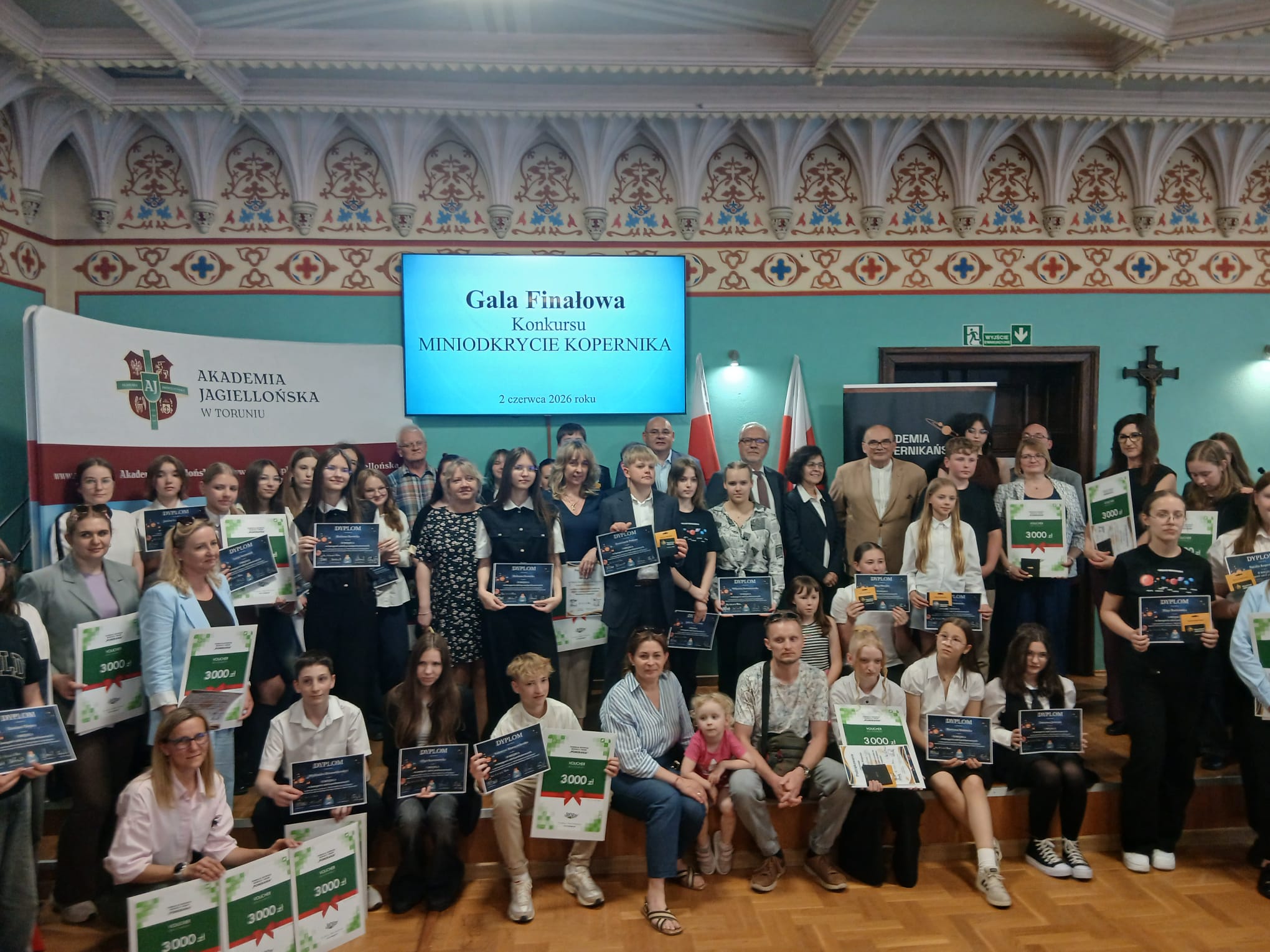 Gala finałowa konkursu Mini odkrycie Kopernika, zdjęcie grupowe laureat&oacute;w