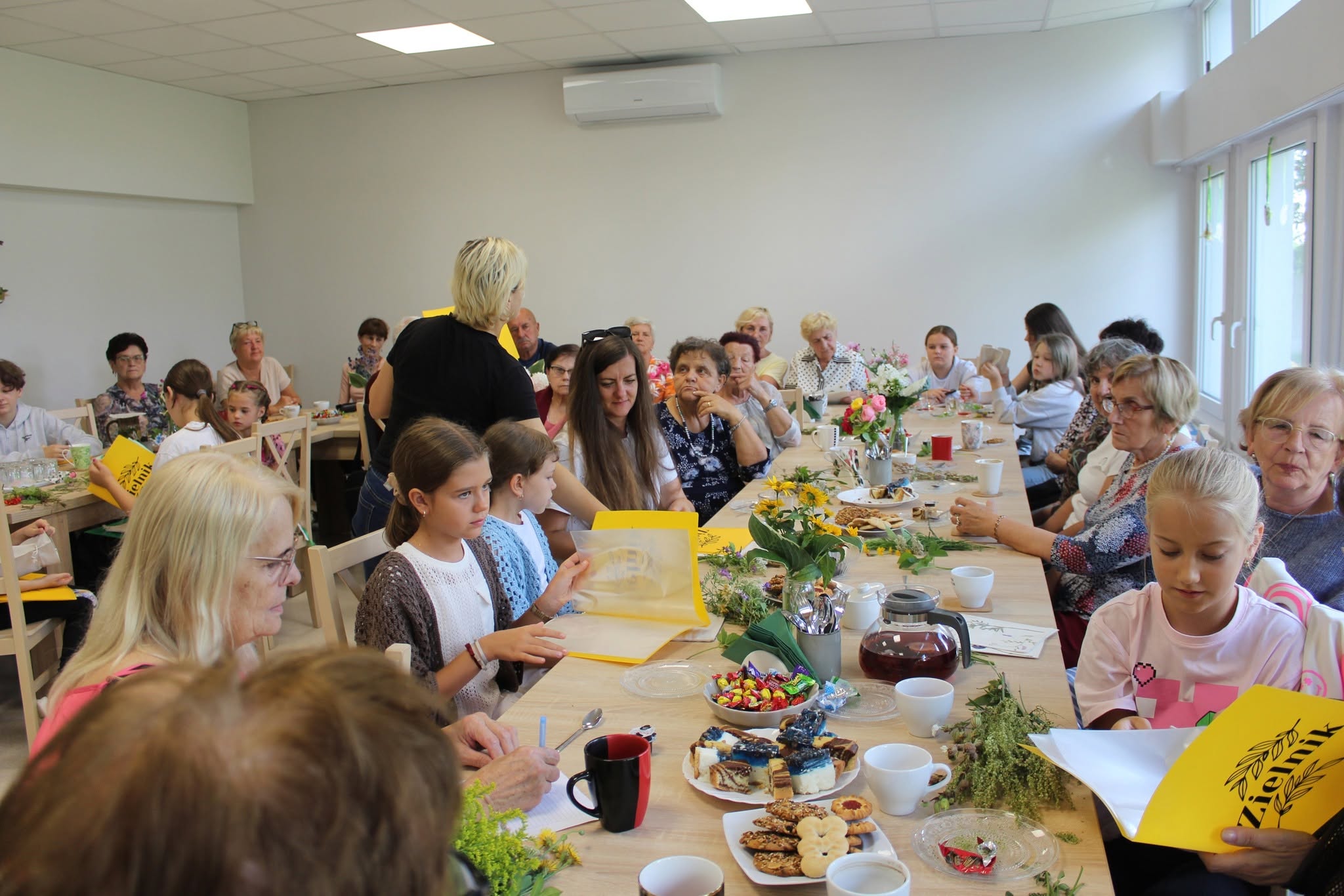 Zajęcia z&nbsp;warsztat&oacute;w tworzenia zielnika
