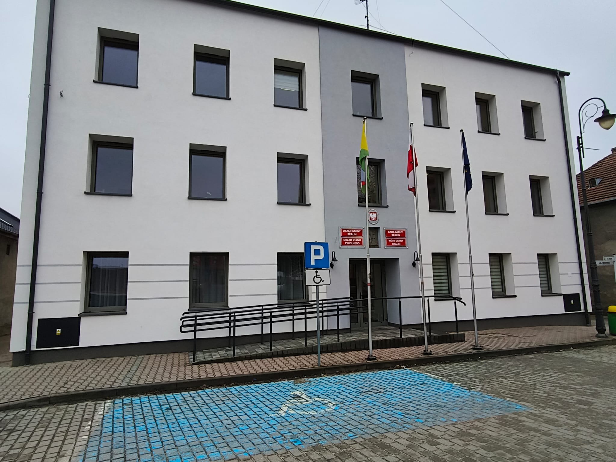 Budynek Urzędu Giny Bralin po termomodernizacji