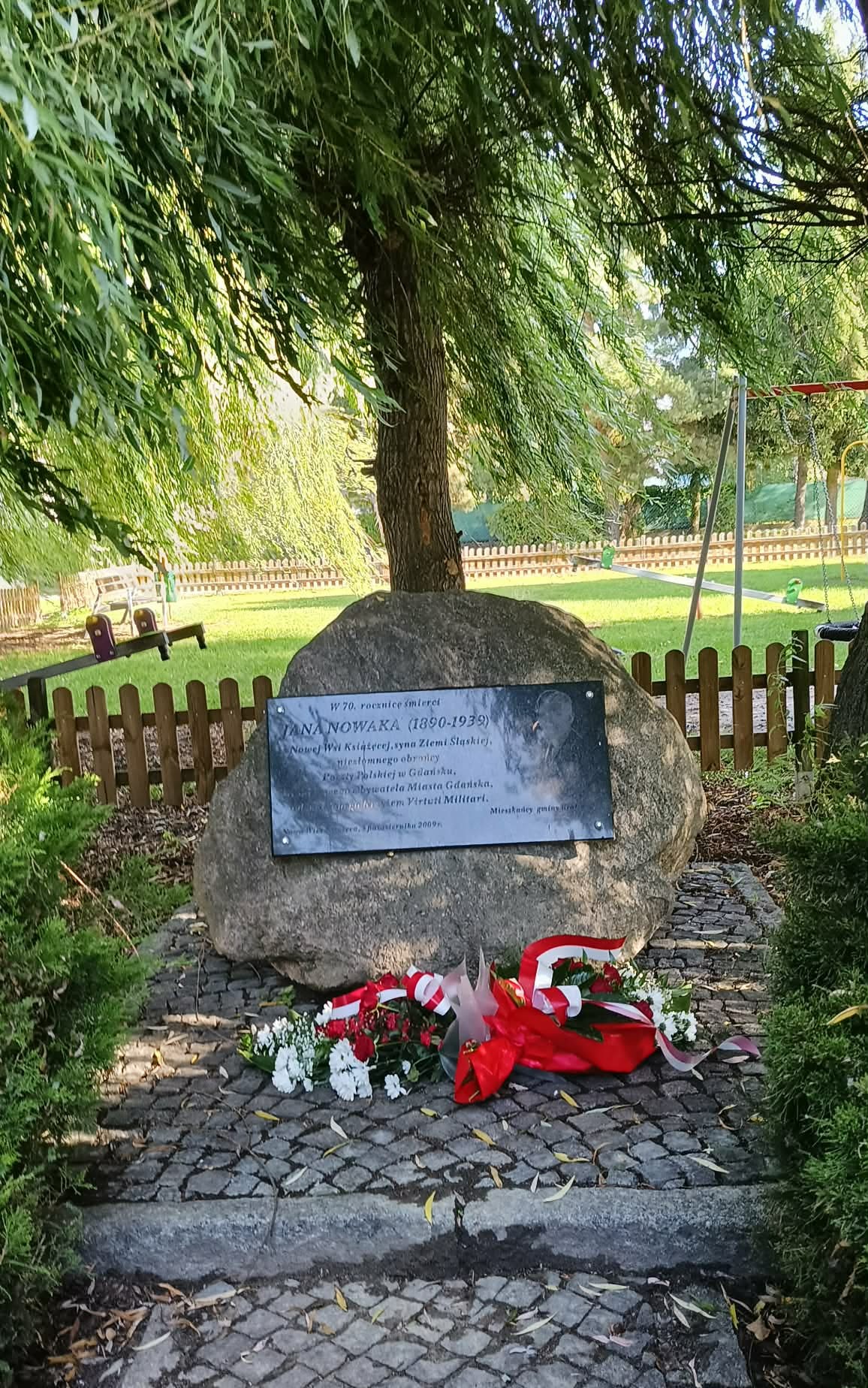 Obelisk Jana Nowaka w&nbsp;Nowej Wsi Książęcej
