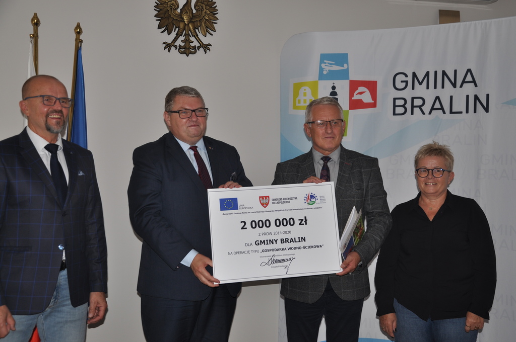 Obrazek przedstawia dofinansowanie do budowy kanalizacji w Chojęcinie