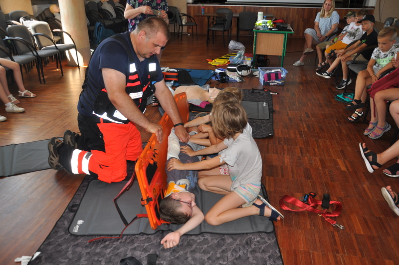 Obrazek przedstawia zajęcia z&nbsp;pierwszej pomocy