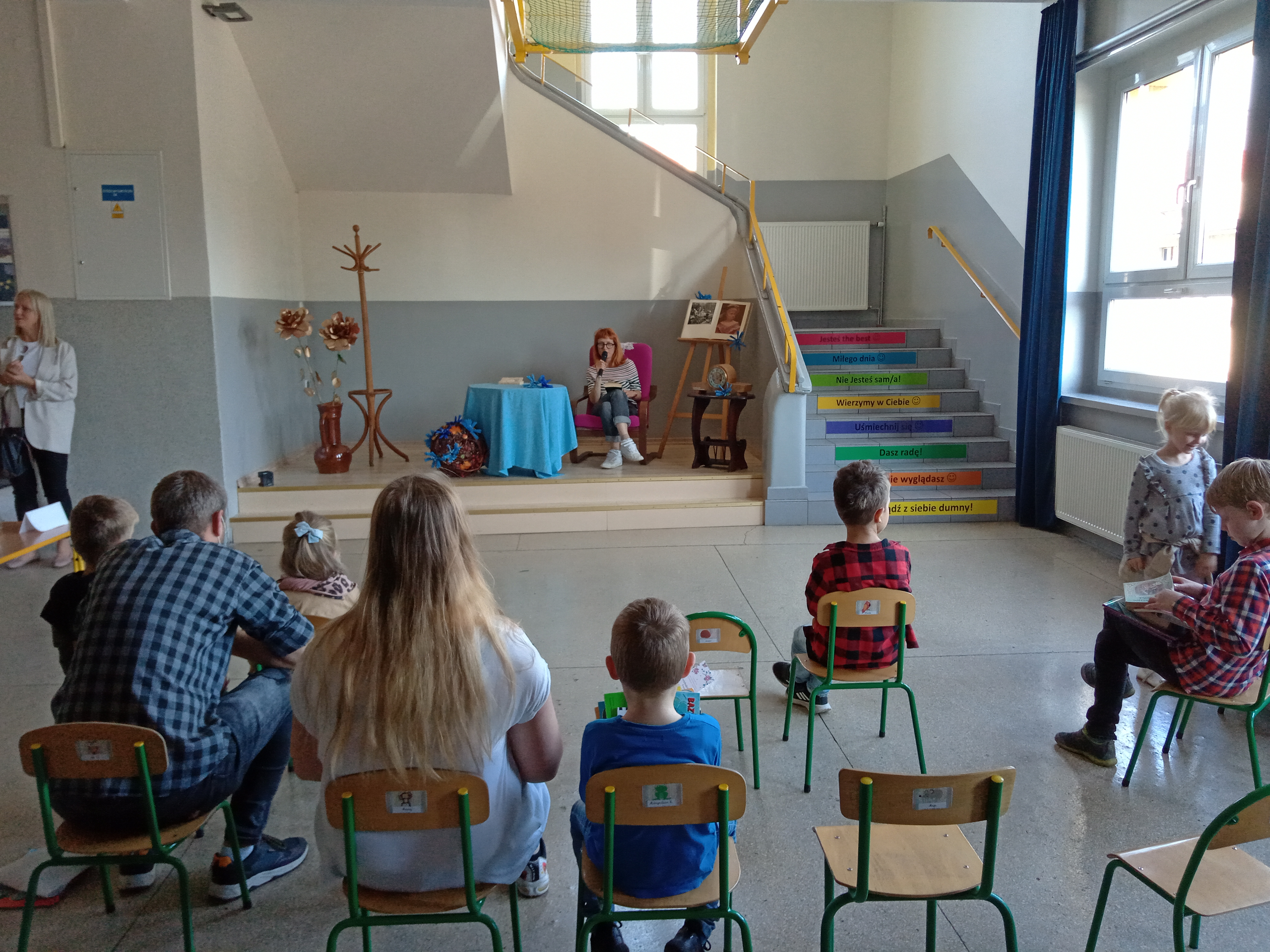 Obrazek przedstawia kiermasz książki w&nbsp;SP w&nbsp;Bralinie