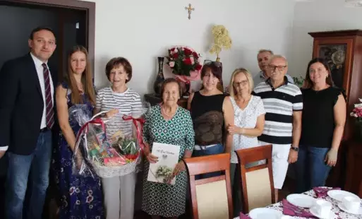 Zdjęcie grupowe z jubilatką
