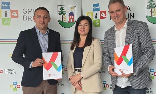 Podczas podpisania umowy w ramach programu "Wielkopolska przyjazna zwierzętom"